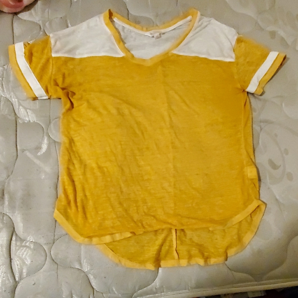 A tshirt - Picture 1 of 1
